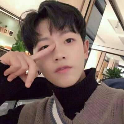 网红帅哥吃瓜图片高清,网红帅哥的吃瓜瞬间，高清美图来袭！