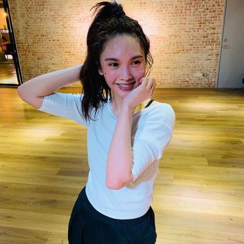 女网红吃瓜大汗淋漓,揭秘幕后真相