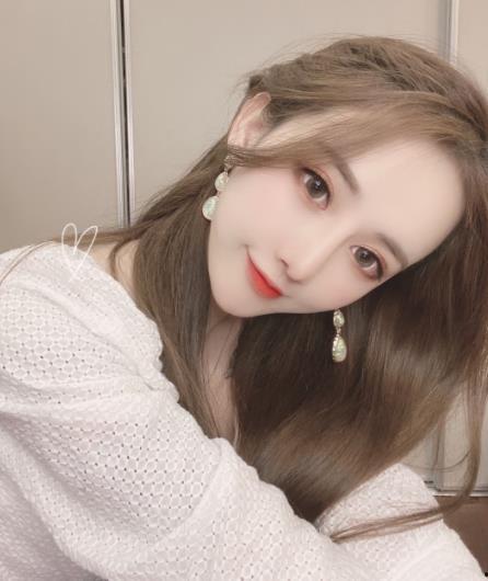 美女吃网红瓜,美女大快朵颐，揭秘娱乐圈幕后风云