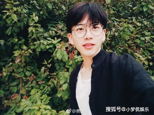 网红君君吃瓜微博,揭秘娱乐圈幕后故事，带你领略网红圈真实一面