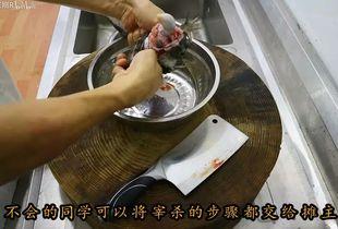 网红吃瓜铁锹勺子视频播放,铁锹勺子视频走红网络，引发网友热议