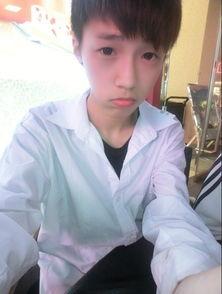 广州帅哥网红吃瓜